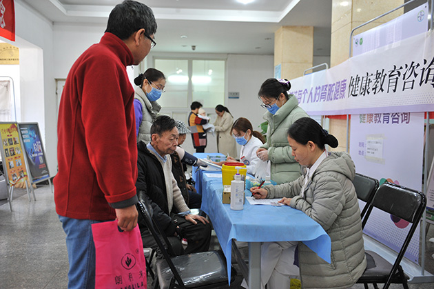 肾内科团队到古城社区卫生服务中心进行肾病防治义诊活动